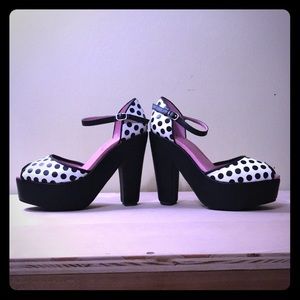 women’s 50’s like-style platform shoes